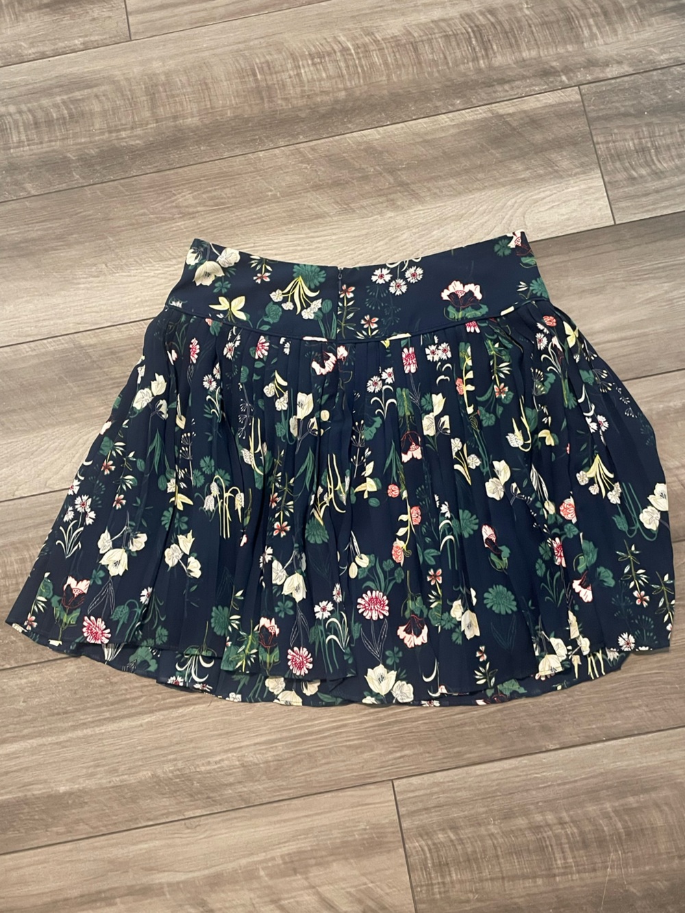 Ann Taylor LOFT Valley Floral Pleated Skirt Size 4 - Picture 2 of 9